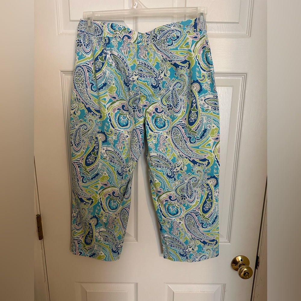 Jaclyn Smith paisley capris size 10